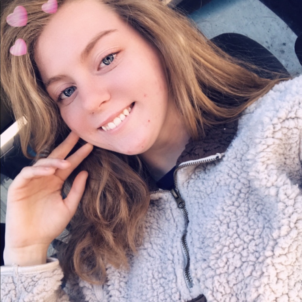Meet your Posher, Caitlyn